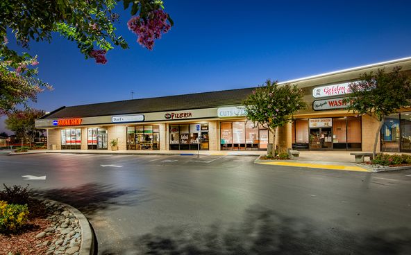 Westgate Shopping Center: 353-375 W Main St , Woodland, CA 95695